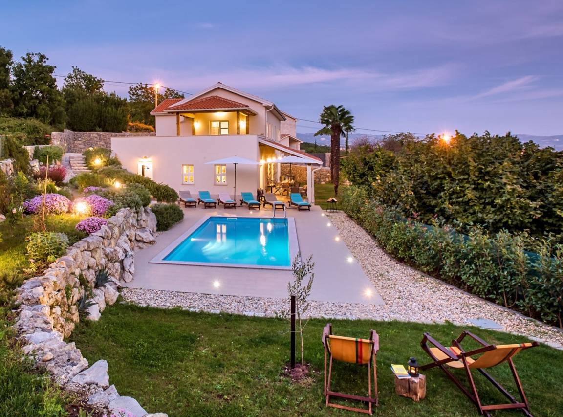 260 M² Villa ∙ 4 Schlafzimmer ∙ 8 Gäste - Lovran