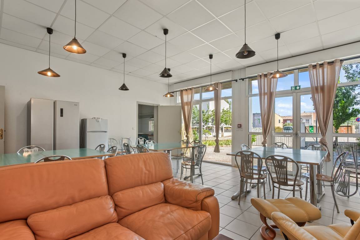 300 M² House ∙ 13 Bedrooms ∙ 34 Guests - Riez