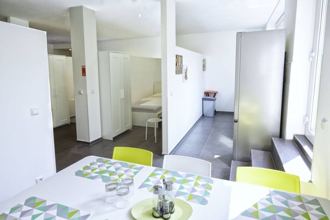 130 M² Pensión ∙ 4 Habitaciones ∙ 4 Huéspedes - Stuttgart