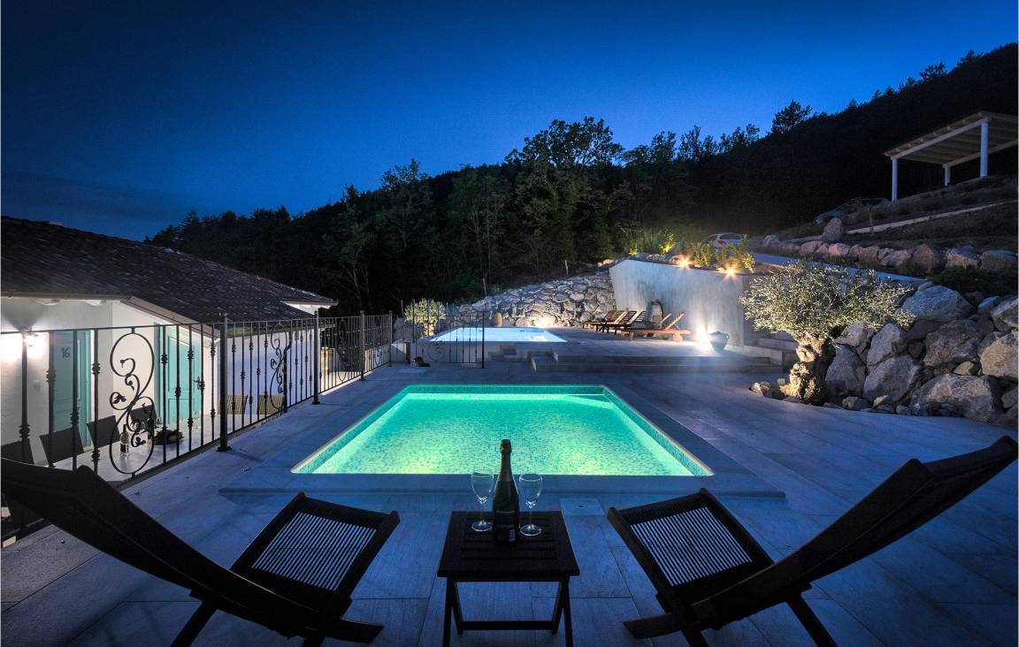 300 M² Ferienhaus ∙ 7 Schlafzimmer ∙ 14 Gäste - Buzet