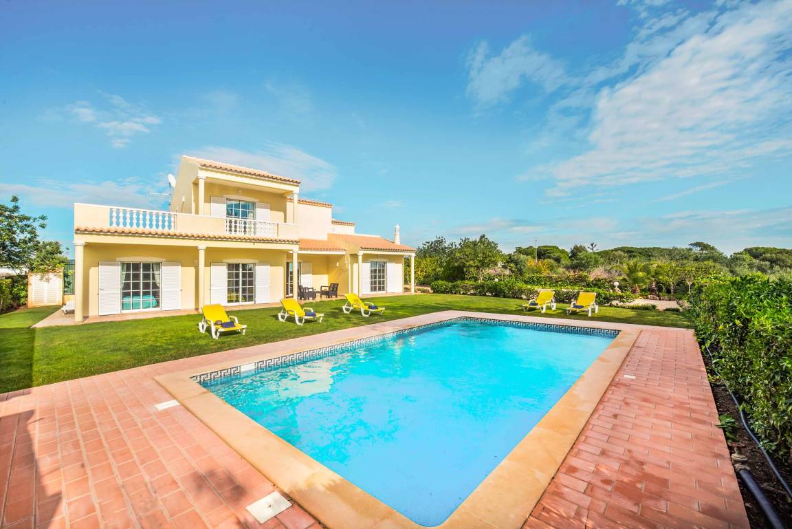 Villa ∙ 5 Bedrooms ∙ 10 Guests - Quarteira