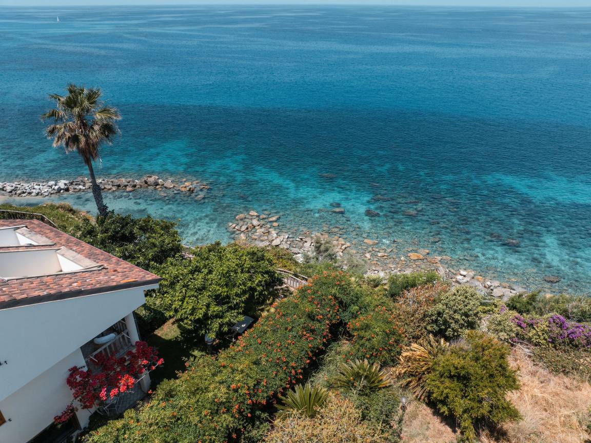 100 M² Villa ∙ 4 Schlafzimmer ∙ 7 Gäste - Zambrone