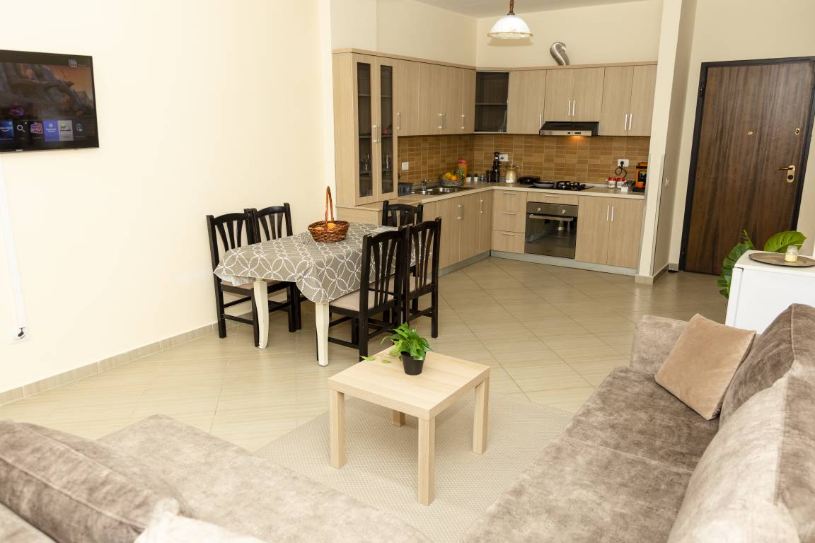 75 M² Apartamento ∙ 1 Habitación ∙ 4 Huéspedes - Vlorë