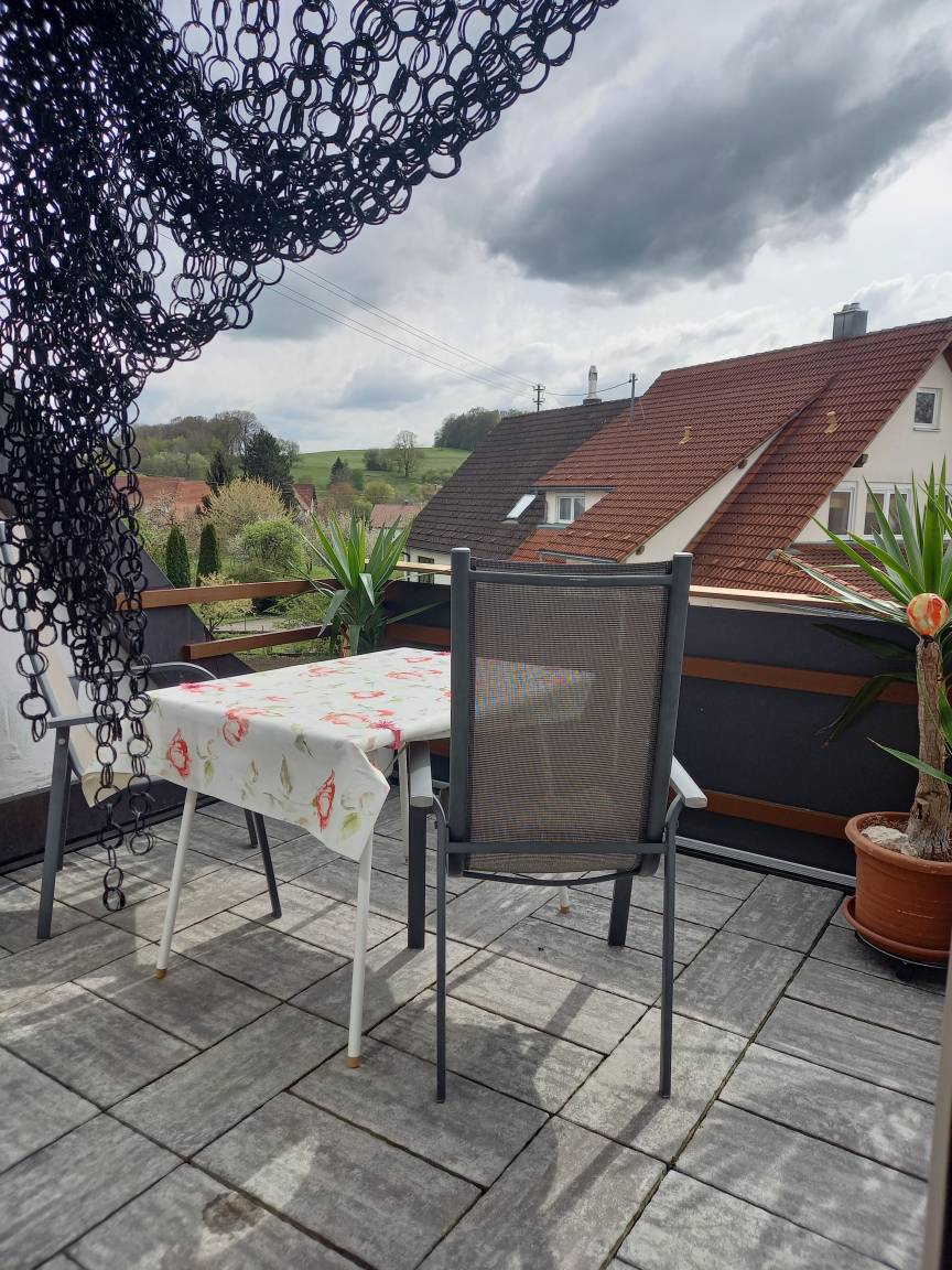 84 M² Ferienwohnung ∙ 1 Schlafzimmer ∙ 3 Gäste - Neuffen