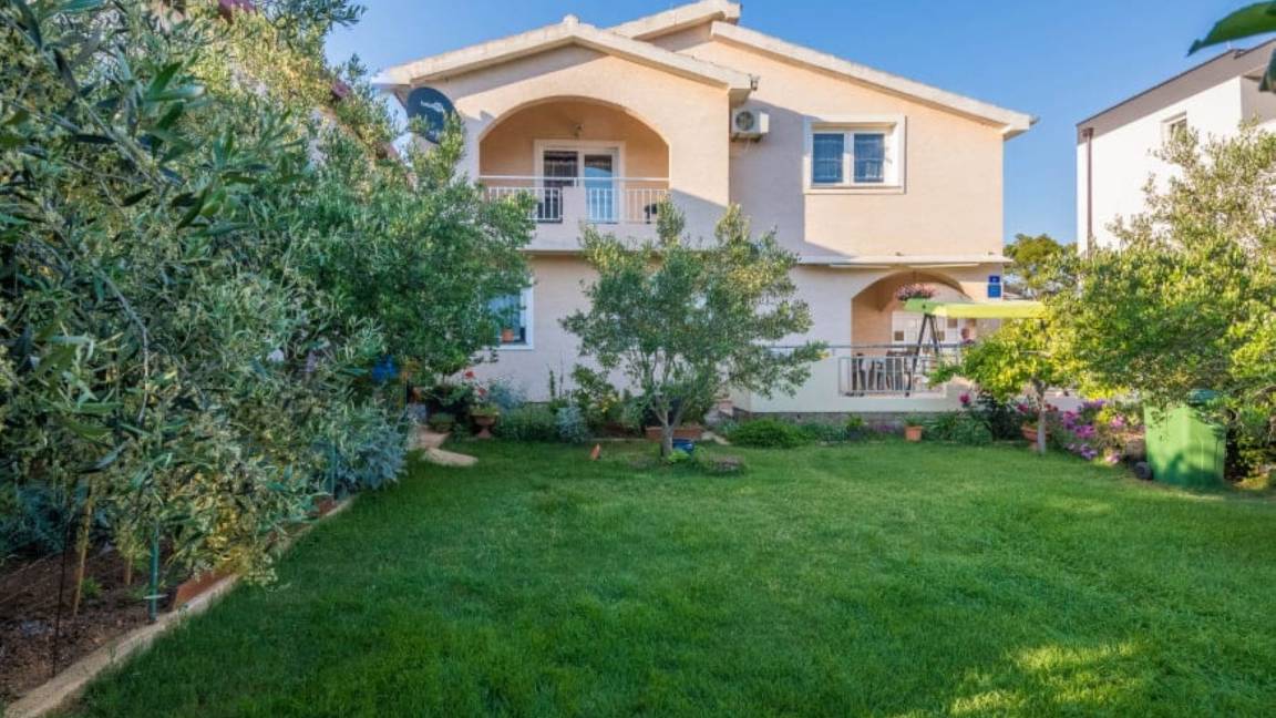 120 M² Apartment ∙ 3 Bedrooms ∙ 7 Guests - Vir