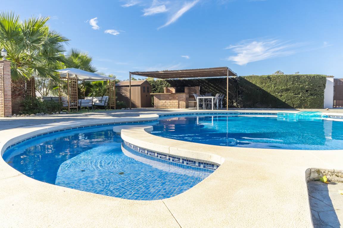 250 M² Casa Rural ∙ 6 Habitaciones ∙ 12 Huéspedes - Coín