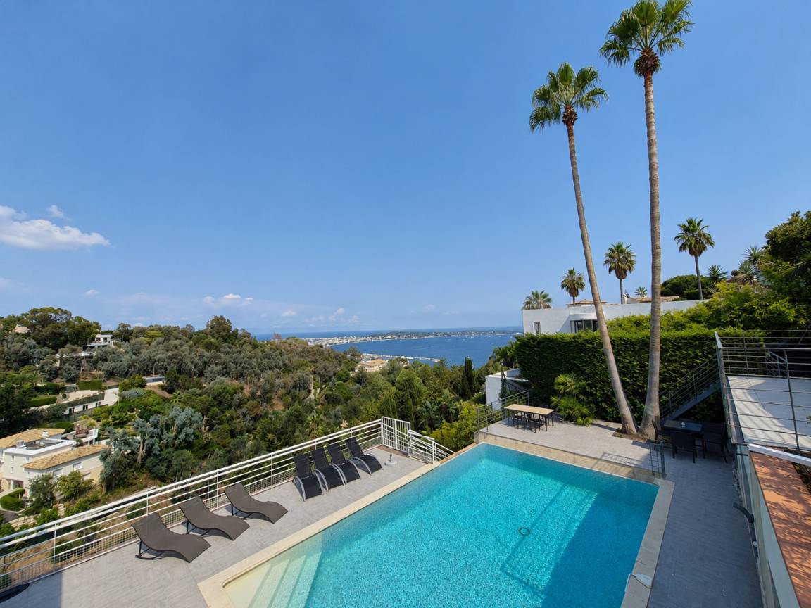 243 M² Villa ∙ 6 Makuuhuonetta ∙ 12 Vierasta - Vallauris