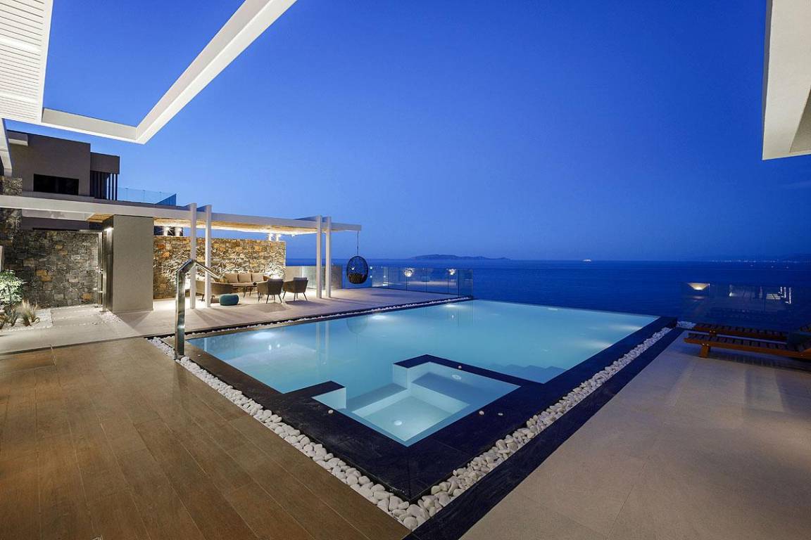 380 M² Villa ∙ 6 Bedrooms ∙ 12 Guests - Heraklion