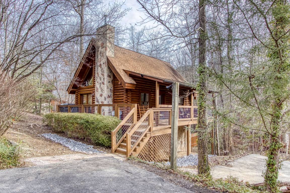 Cabin ∙ 2 Bedrooms ∙ 6 Guests - Pigeon Forge, TN