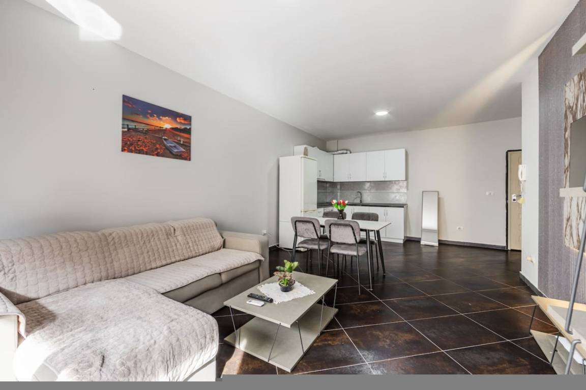 Ferienwohnung ∙ 1 Schlafzimmer ∙ 4 Gäste - Durrës