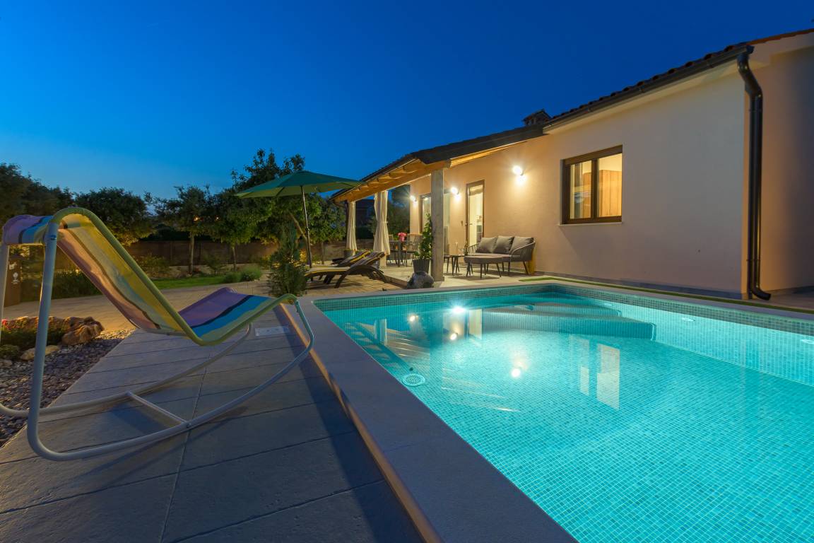 113 M² Ferienhaus ∙ 2 Schlafzimmer ∙ 5 Gäste - Pula