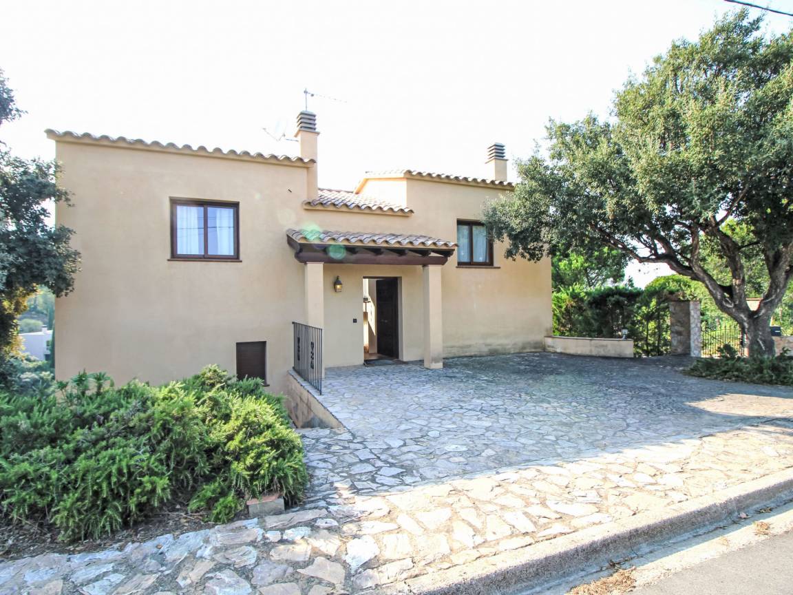 120 M² House ∙ 4 Bedrooms ∙ 7 Guests - Begur