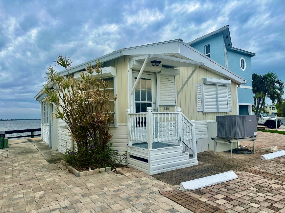 House ∙ 2 Bedrooms ∙ 4 Guests - Stuart, FL