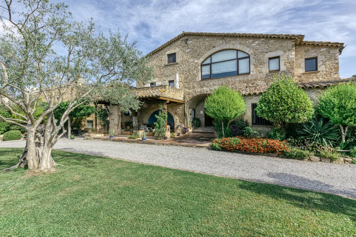 130 M² House ∙ 2 Bedrooms ∙ 5 Guests - Costa Brava, Spain
