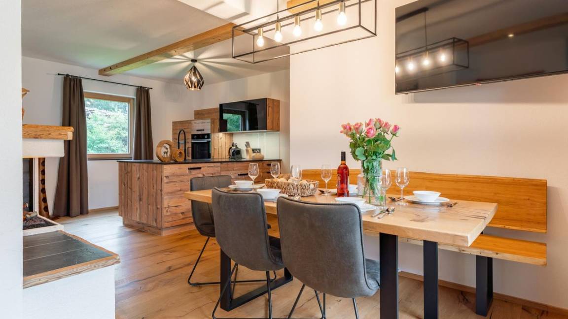 89 M² Ferienwohnung ∙ 3 Schlafzimmer ∙ 7 Gäste - Mariapfarr