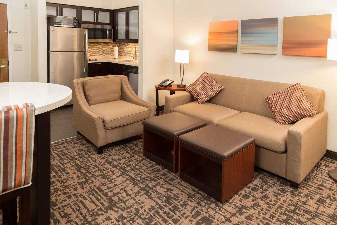 Hotel ∙ 2 Bedrooms ∙ 8 Guests - Fishers, IN