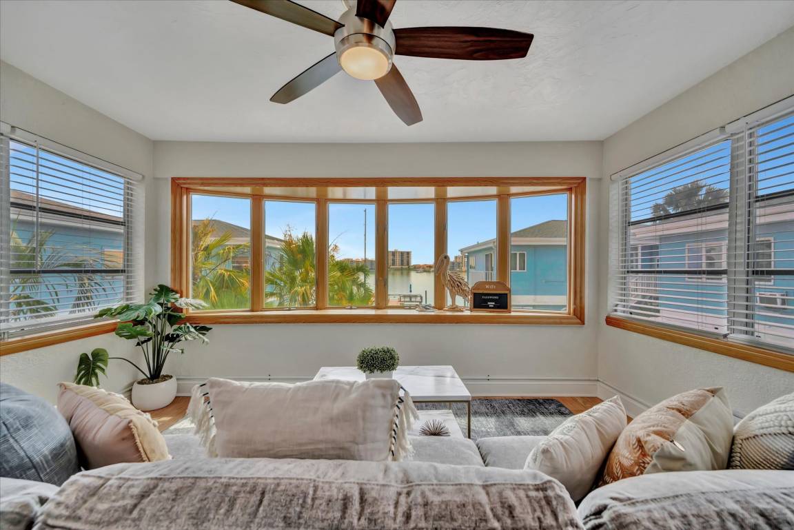 Apartment ∙ 2 Bedrooms ∙ 6 Guests - Clearwater Beach, FL