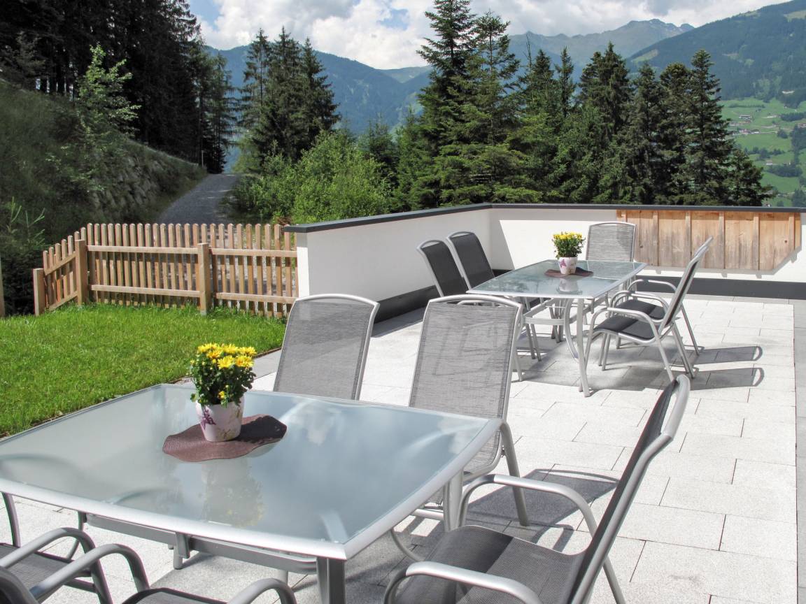 180 M² Apartment ∙ 6 Bedrooms ∙ 14 Guests - Zell am Ziller