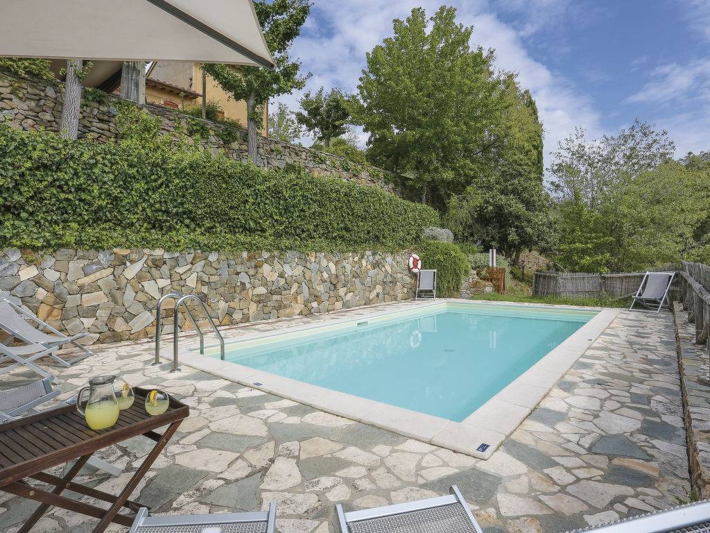 Affascinante casale con piscina, terrazza e giardino + vista panoramica