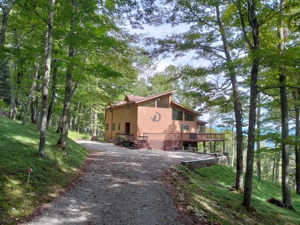 327 M² Cabin ∙ 5 Bedrooms ∙ 12 Guests - North Carolina