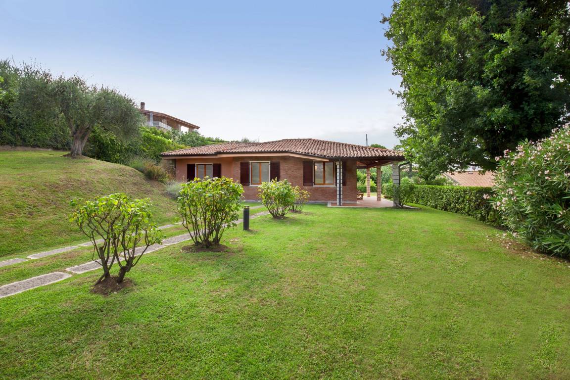 180 M² Villa ∙ 3 Bedrooms ∙ 6 Guests - Garda
