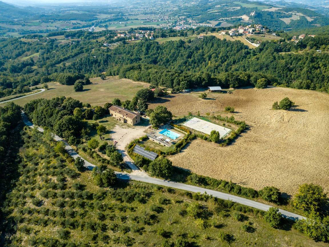 300 M² Farmhouse ∙ 5 Bedrooms ∙ 20 Guests - Gubbio