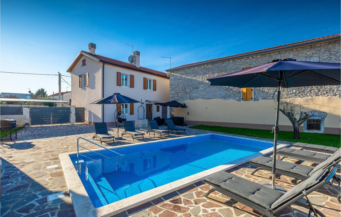 150 M² House ∙ 3 Bedrooms ∙ 8 Guests - Novigrad