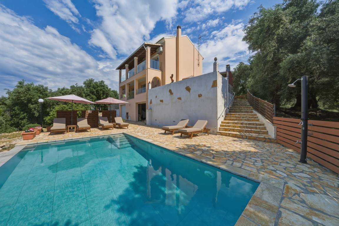 260 M² Villa ∙ 4 Bedrooms ∙ 7 Guests - Kassiopi