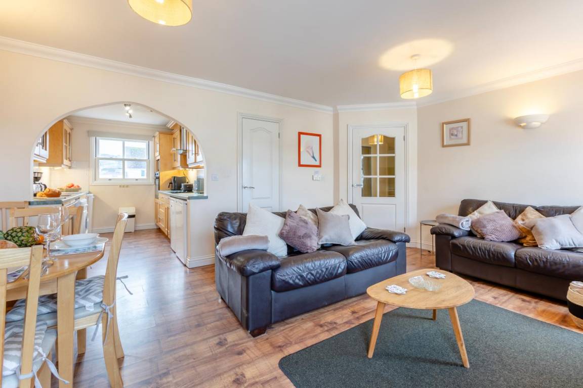 Apartment ∙ 2 Bedrooms ∙ 6 Guests - Barnstaple