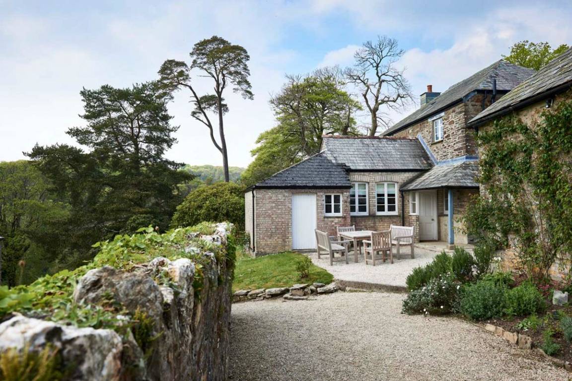 Villa ∙ 4 Bedrooms ∙ 8 Guests - Looe