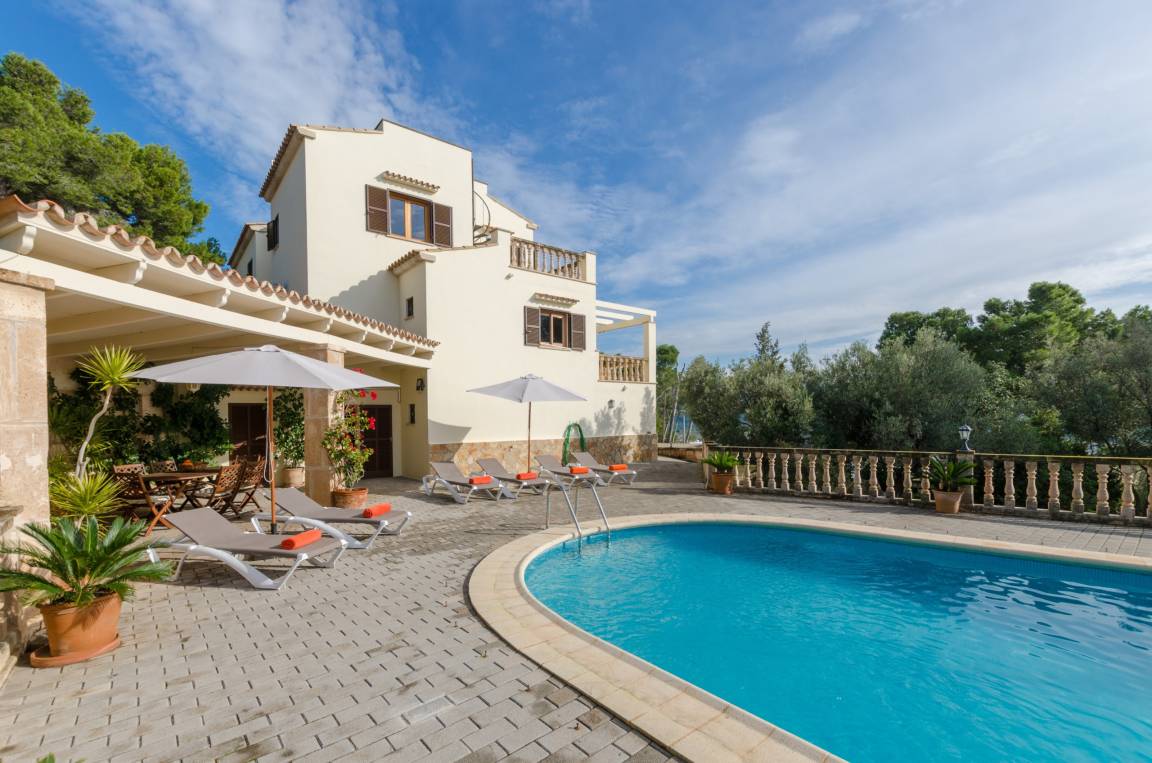 300 M² Villa ∙ 5 Bedrooms ∙ 8 Guests - San Telmo