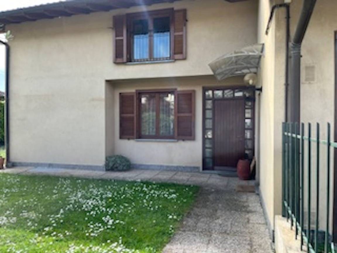 200 M² Maison De Vacances ∙ 3 Chambres ∙ 5 Personnes - Varèse