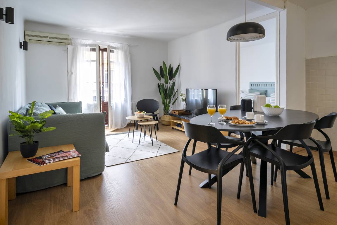 75 M² Apartment ∙ 3 Bedrooms ∙ 6 Guests - Badalona