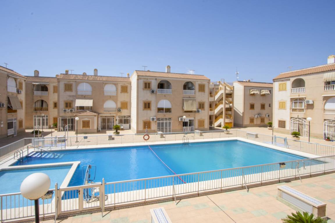 63 M² Apartamento ∙ 3 Habitaciones ∙ 5 Huéspedes - Torrevieja