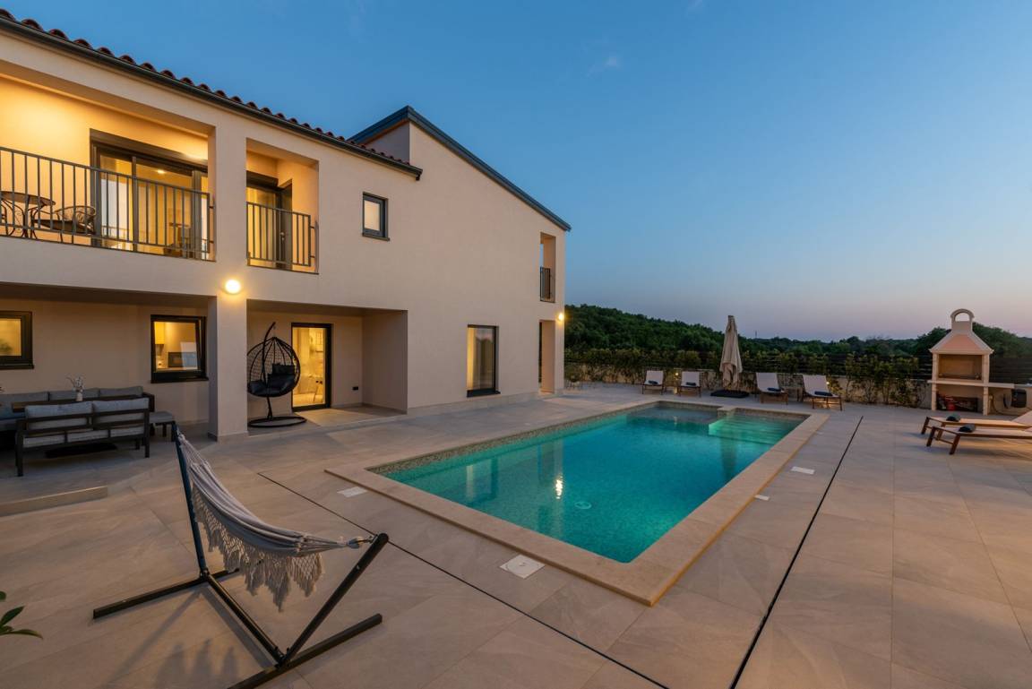300 M² Villa ∙ 4 Bedrooms ∙ 15 Guests - Poreč