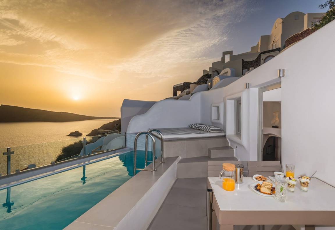Villa ∙ 3 Bedrooms ∙ 6 Guests - Oia