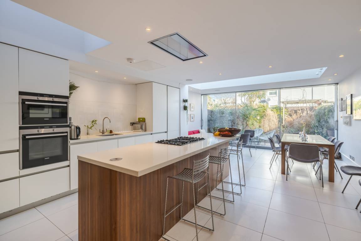 247 M² House ∙ 3 Bedrooms ∙ 8 Guests - Epsom