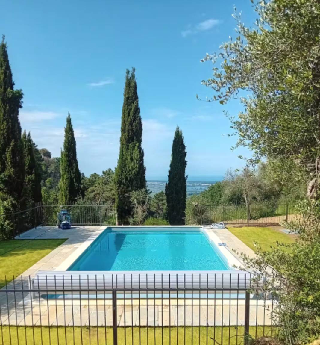 250 m&sup2; Villa 5 Schlafzimmer 12 G&auml;ste