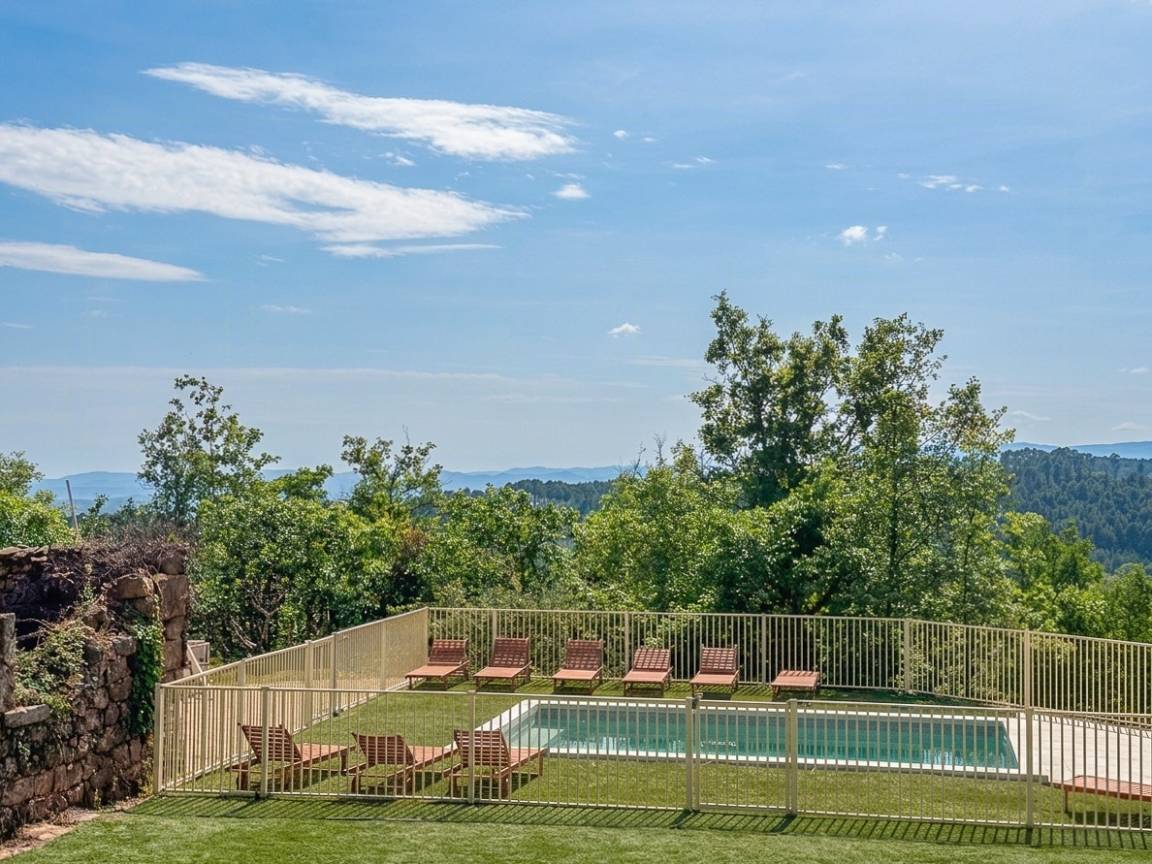 200 M² Maison De Vacances ∙ 4 Chambres ∙ 10 Personnes - Joyeuse