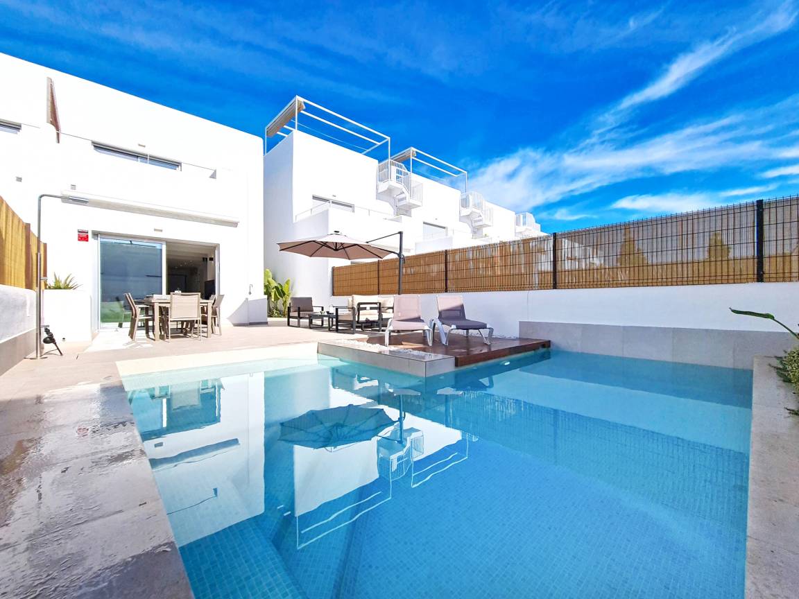 95 M² Villa ∙ 3 Habitaciones ∙ 6 Huéspedes - Los Alcázares