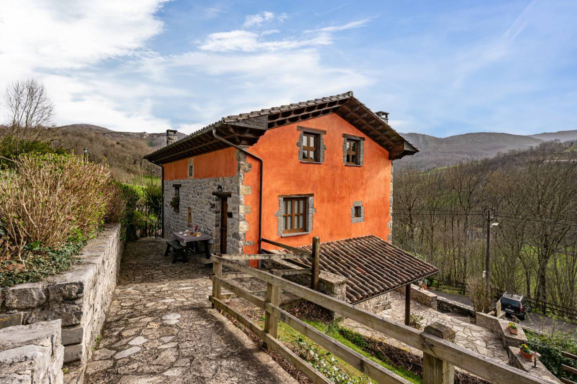 80 M² Casa ∙ 2 Habitaciones ∙ 4 Huéspedes - Cangas de Onís