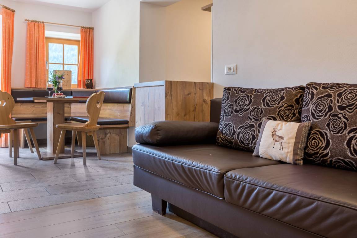 60 M² Apartment ∙ 2 Bedrooms ∙ 5 Guests - Ortisei