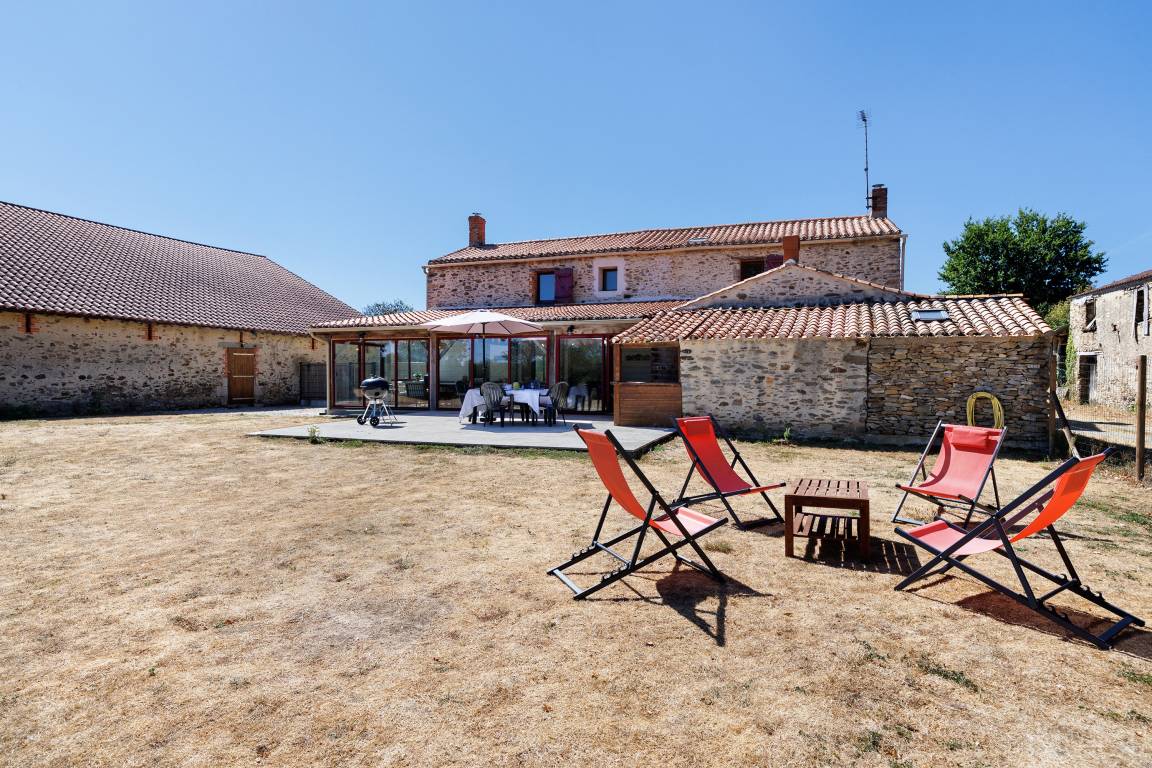 210 M² Maison De Vacances ∙ 4 Chambres ∙ 10 Personnes - Aizenay