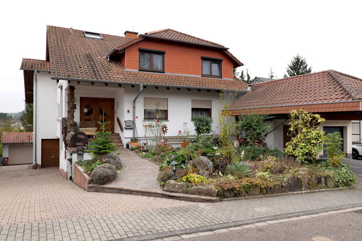 70 M² Ferienwohnung ∙ 2 Schlafzimmer ∙ 6 Gäste - Sinsheim
