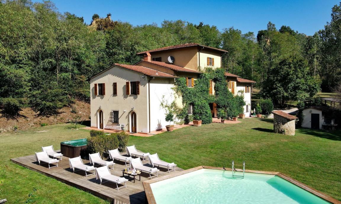 467 M² Farmhouse ∙ 8 Bedrooms ∙ 16 Guests - Tuscany