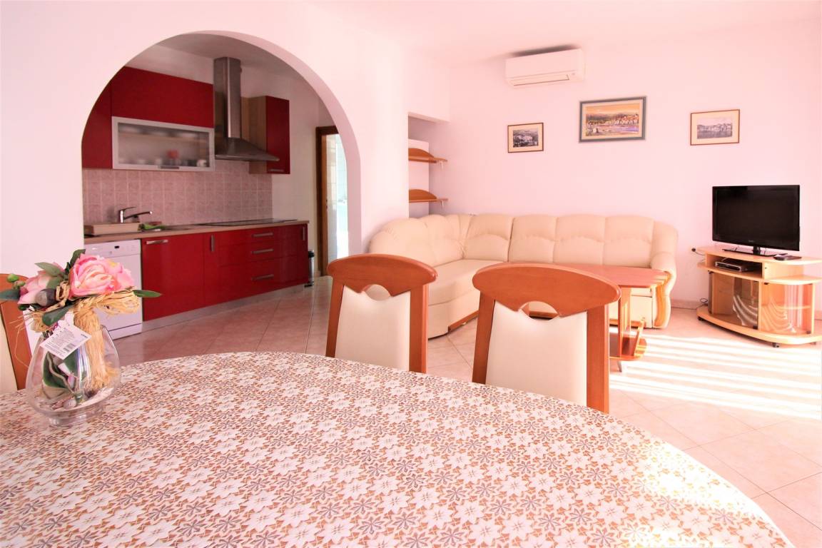 80 M² Apartment ∙ 3 Bedrooms ∙ 6 Guests - Punat