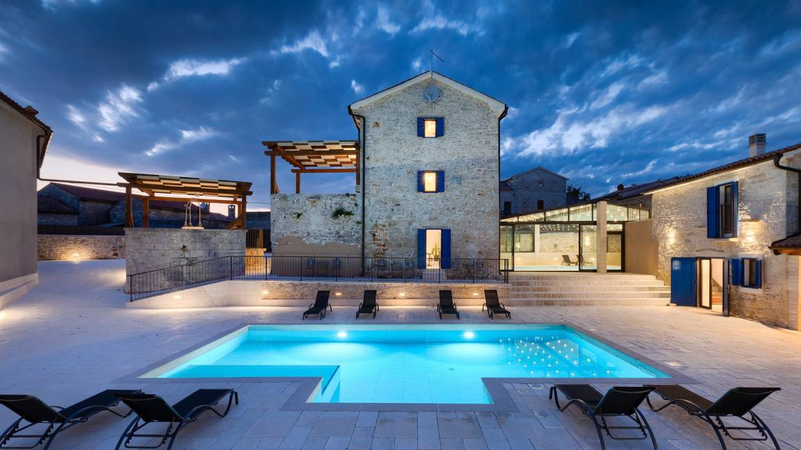 550 M² Villa ∙ 8 Slaapkamers ∙ 16 Gasten - Istrië
