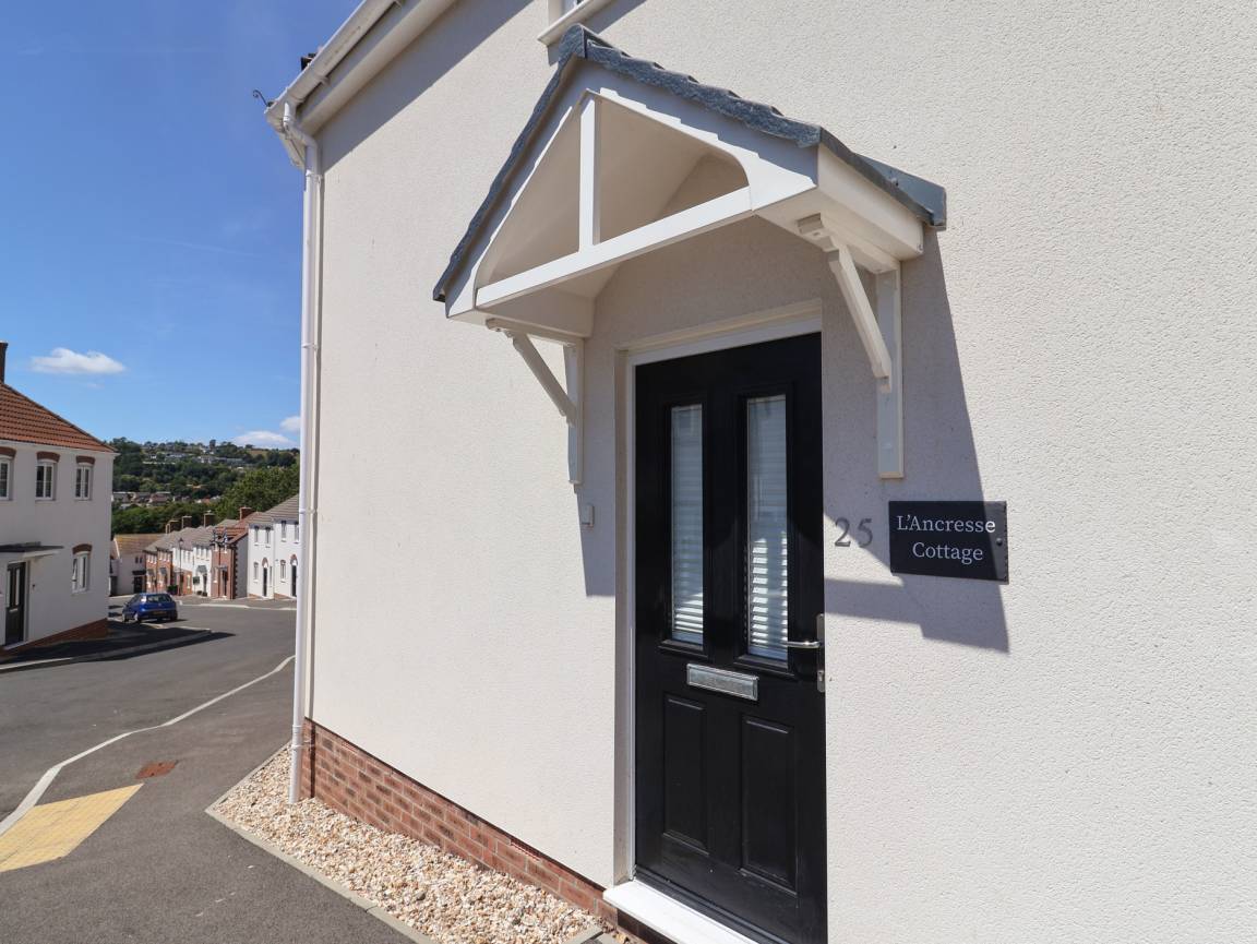 Cottage ∙ 3 Bedrooms ∙ 6 Guests - Lyme Regis