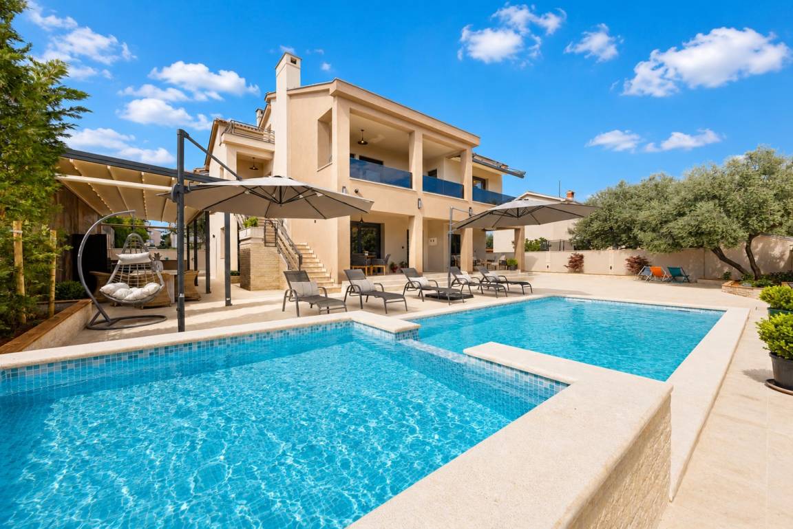 240 M² Villa ∙ 4 Schlafzimmer ∙ 9 Gäste - Pula