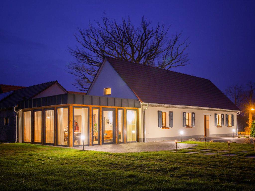 300 M² Ferienhaus ∙ 7 Schlafzimmer ∙ 12 Gäste - Hoyerswerda